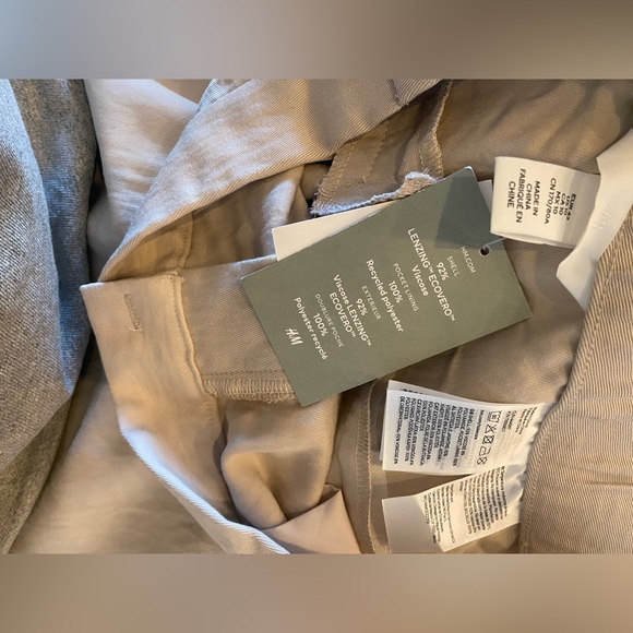 Beige flared pants - Picture 3 of 3